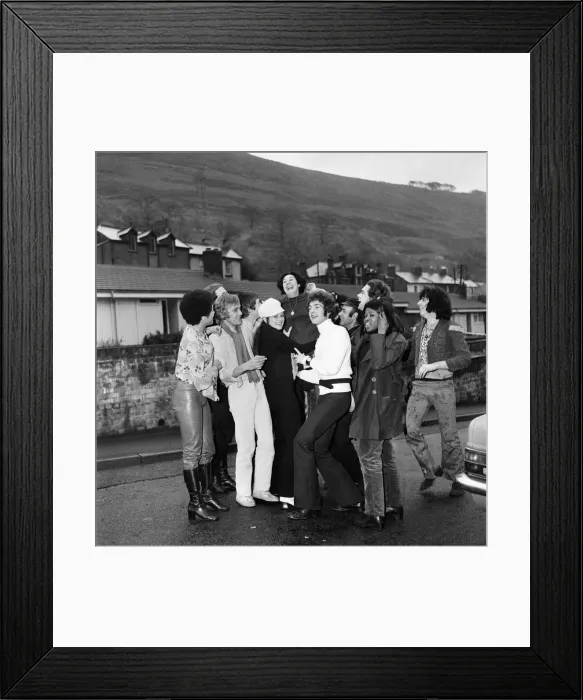 Framed Print : The cast of Hair'led by Victor Spinetti took a coach ride from London to Framed Print : The cast of Hair'led by Victor Spinetti took a coach ride from London to