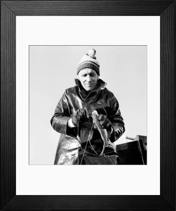 Framed Print : Sport: Angling: Police Constable Derek Rogers, fishing off the Isle of Wight