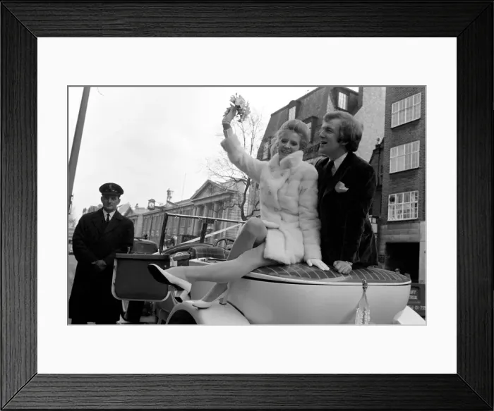 Framed Print : Actess and top model Vicki Hodge today married Ian Heath, who is in advertising Framed Print : Actess and top model Vicki Hodge today married Ian Heath, who is in advertising
