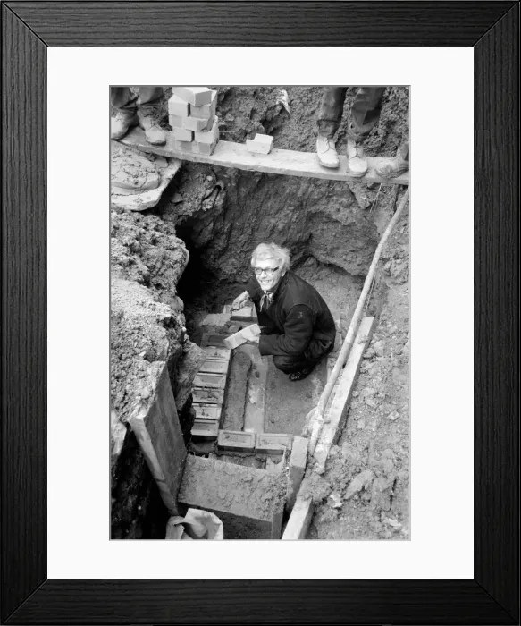 Framed Print : Camden Towns own Danny La Rue - currently packing them into the Black Cap Framed Print : Camden Towns own Danny La Rue - currently packing them into the Black Cap