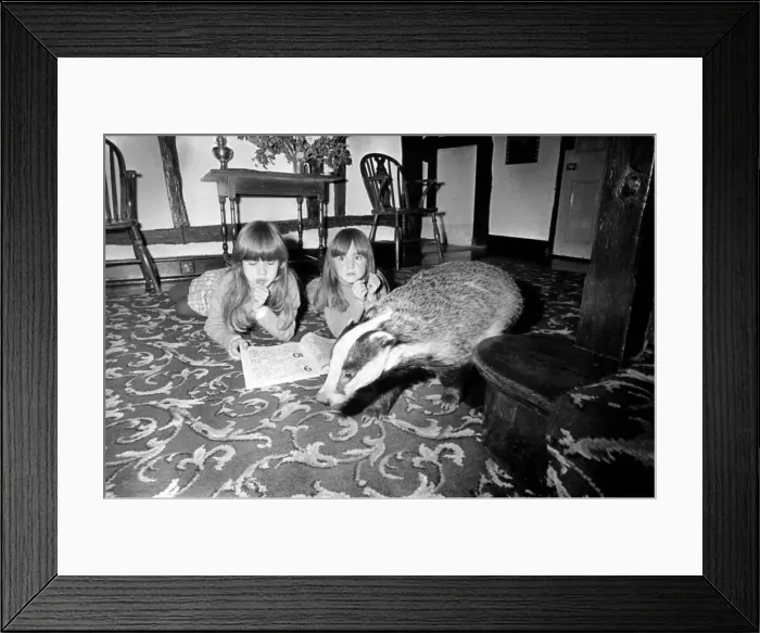 Framed Print : Eight year old Rebecca Gaskell, together with her five year old sister Rosanne Framed Print : Eight year old Rebecca Gaskell, together with her five year old sister Rosanne