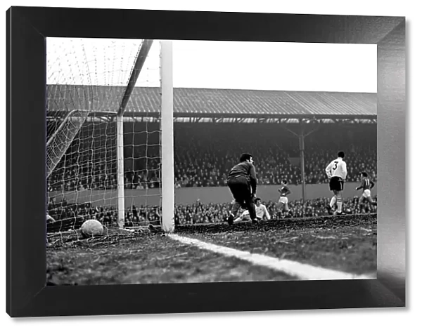 Derby v. Nottingham Forest. Forest second goal scored Lyons. December 1969 Z11534-024
