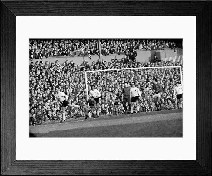 Framed Print : Derby v. Nottingham Forest. Dave Mackay heading clear. December 1969 Z11534-004