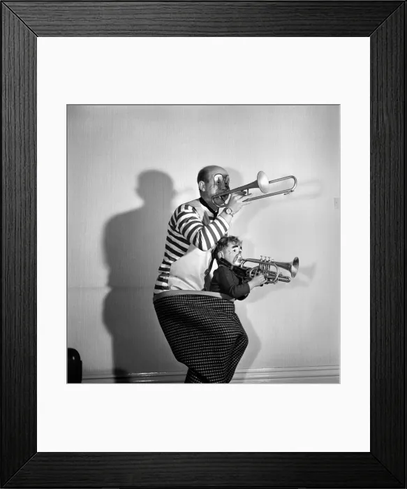Framed Print : Four year old girl learning how to be a clown like her daddy. Blackpool clown Ernie