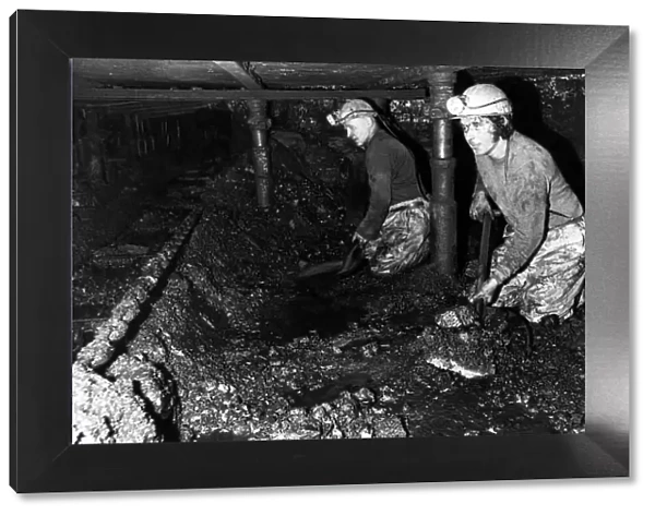 Miners working underground at Mekton Colliery 1974. P017748