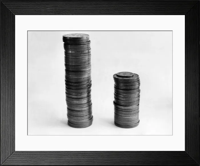 Framed Print : The pounds value reached a new low today. The values since December 1971 are shown Framed Print : The pounds value reached a new low today. The values since December 1971 are shown
