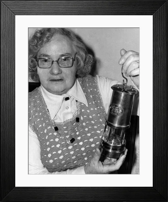 Framed Print : Mrs Rhoda Scutt, 72, of Hunston near Chichester, with her father Framed Print : Mrs Rhoda Scutt, 72, of Hunston near Chichester, with her father