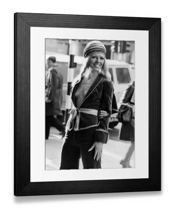 Framed Print : Fashion: 1970s. Making A bold front of it in Regent Street Framed Print : Fashion: 1970s. Making A bold front of it in Regent Street