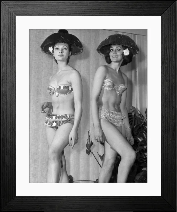 Framed Print : Fashion 1960s. All dressed up to meet Mr Sun. Sunny months ahead Framed Print : Fashion 1960s. All dressed up to meet Mr Sun. Sunny months ahead