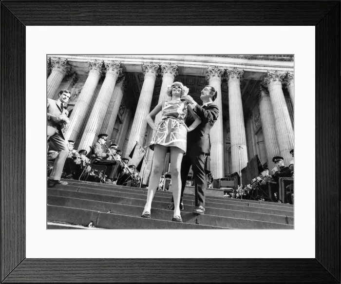 Framed Print : In the Crypt of St. Pauls Cathedral, London, a hair show Framed Print : In the Crypt of St. Pauls Cathedral, London, a hair show