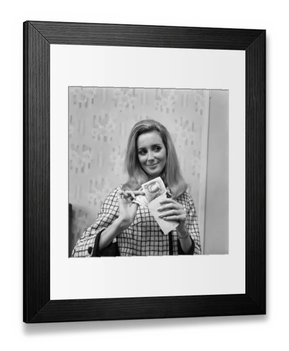 Framed Print : Woman counting her money. November 1969 Z11174-014