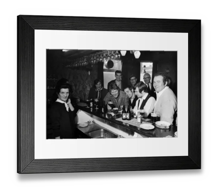 Framed Print : The Bermondsey dockers frequenting their felmongers arms got upset about this anti-prince