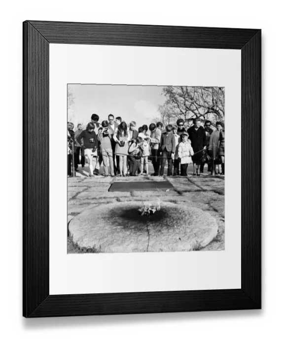 Framed Print : Tourists with their cameras observe the eternal flame at the grave of slain American