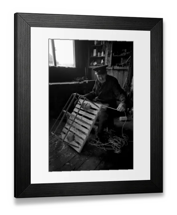 Framed Print : Industry: Fishing: An old fisherman of Beadnell on the Northumberland coast