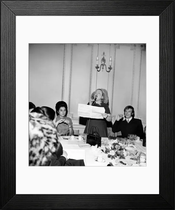 Framed Print : Singer and comedienne Joan Turner sang for her lunch today Framed Print : Singer and comedienne Joan Turner sang for her lunch today