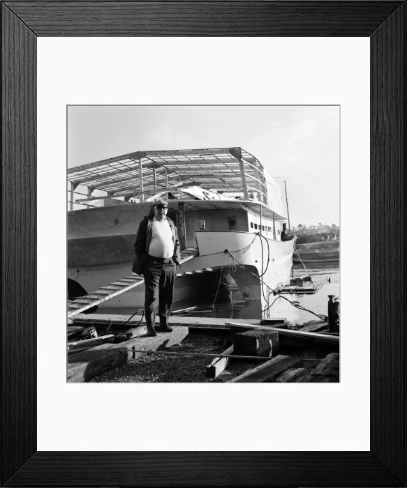 Framed Print : Picture taken at SouterOs Boatyard, Cowes, Isle of Wight showing the £100 Framed Print : Picture taken at SouterOs Boatyard, Cowes, Isle of Wight showing the £100