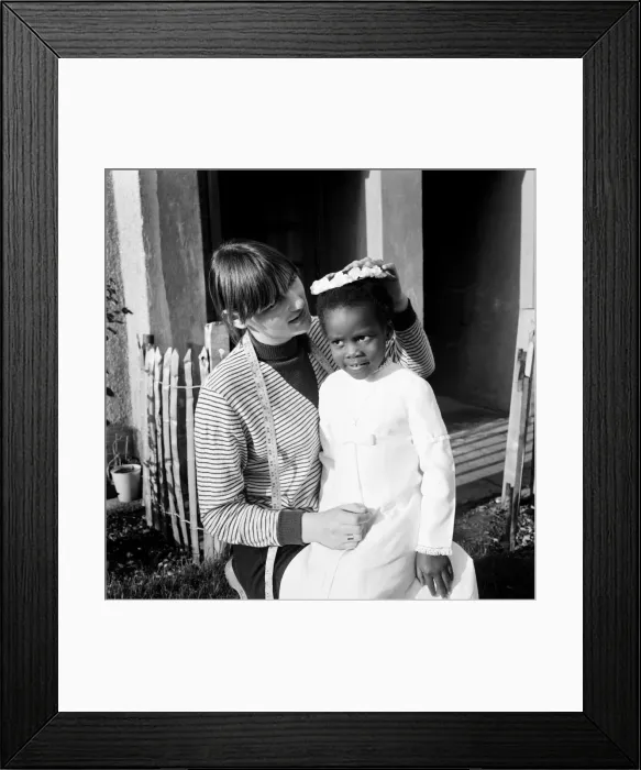 Framed Print : People: Woman and child: Bride and girl. November 1969 Z11178-002
