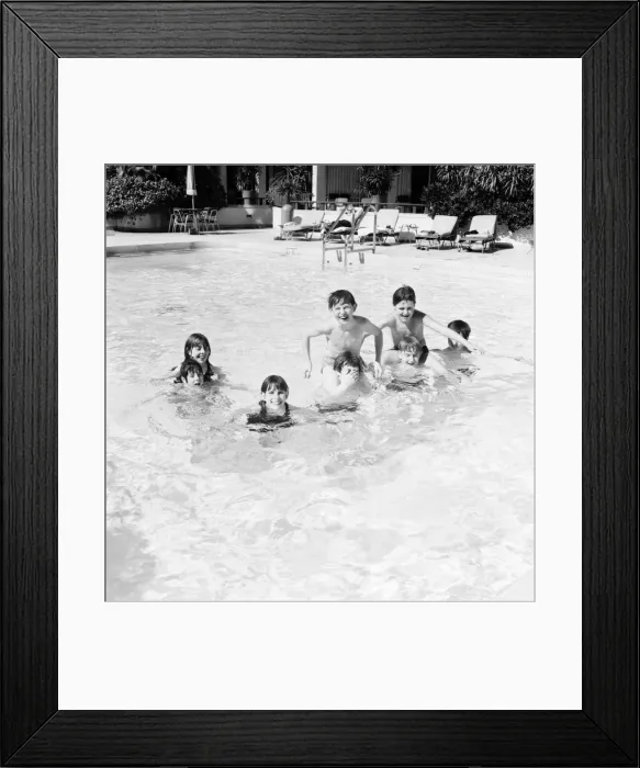 Framed Print : Holiday makers bathing in the pool at the Robert Meyer Hotel, Orlando, Florida, USA Framed Print : Holiday makers bathing in the pool at the Robert Meyer Hotel, Orlando, Florida, USA