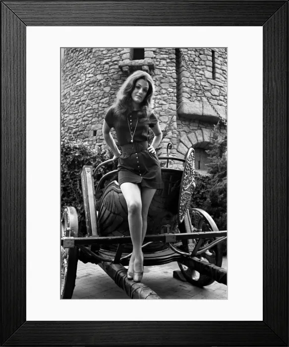 Framed Print : Judy Brown (25) of Hollywood hills. December 1969 Z12353-001 Framed Print : Judy Brown (25) of Hollywood hills. December 1969 Z12353-001