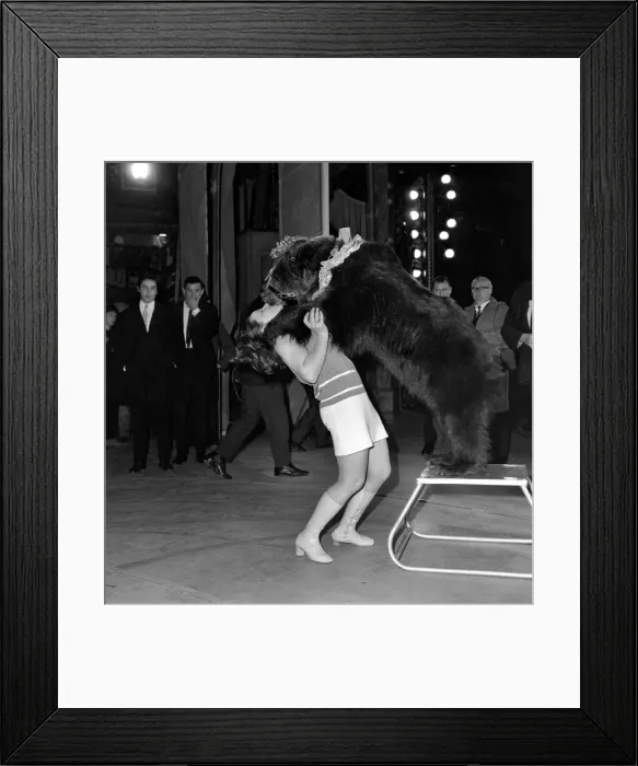 Framed Print : Paul and Danuska Ruppert from Germany, run what is claimed to be
