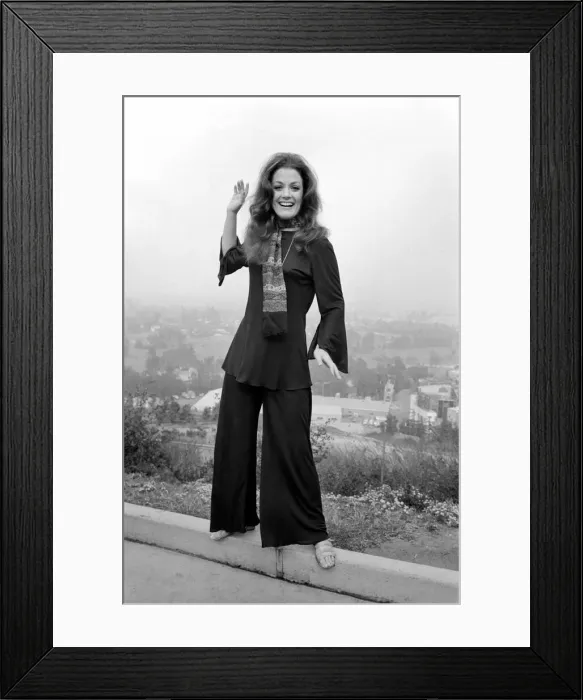 Framed Print : Judy Brown (25) of Hollywood hills. December 1969 Z12353-003 Framed Print : Judy Brown (25) of Hollywood hills. December 1969 Z12353-003