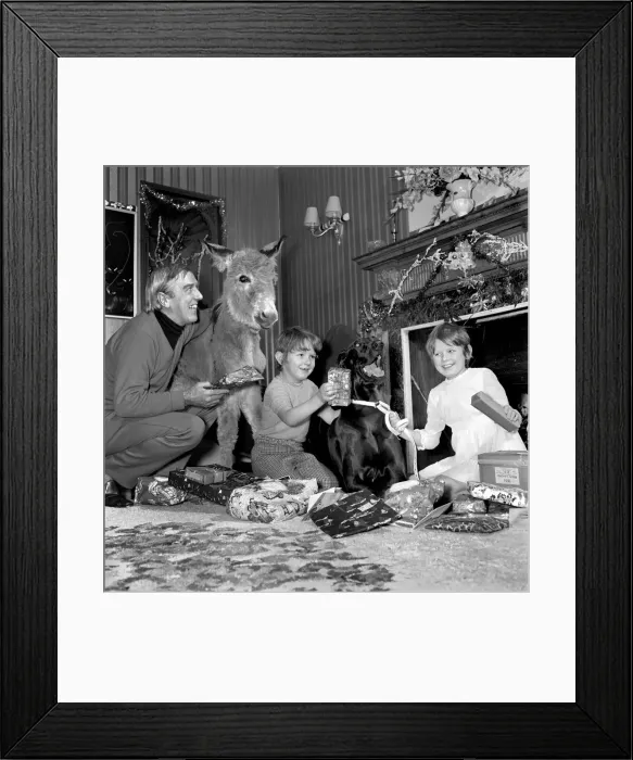 Framed Print : Robert Keegan of Z Car fame (Sergeant Blackie) will be working during the Christmas