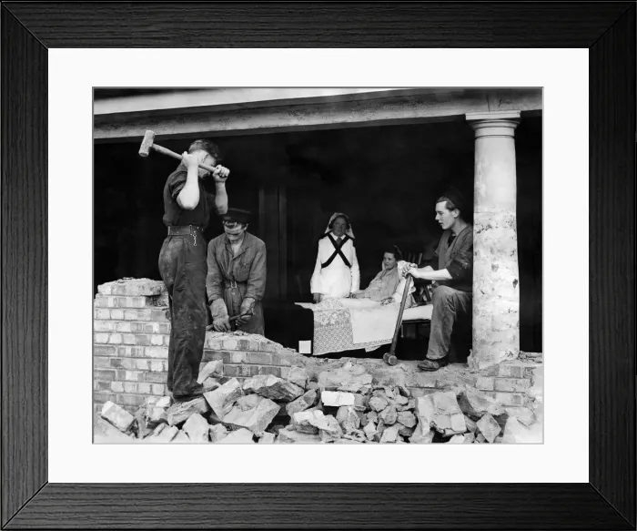 Framed Print : Patients having complained that their recovery was impeded by lack of light Framed Print : Patients having complained that their recovery was impeded by lack of light