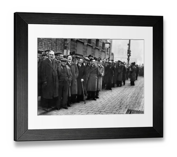 Framed Print : This was the scene out side Newcastle-on-Tyne Police Court when 127 shipyard workers