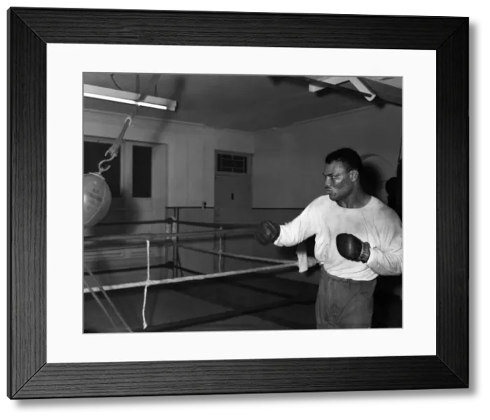 Framed Print : Joe Bygraves boxer. February 1957 P012489 Framed Print : Joe Bygraves boxer. February 1957 P012489
