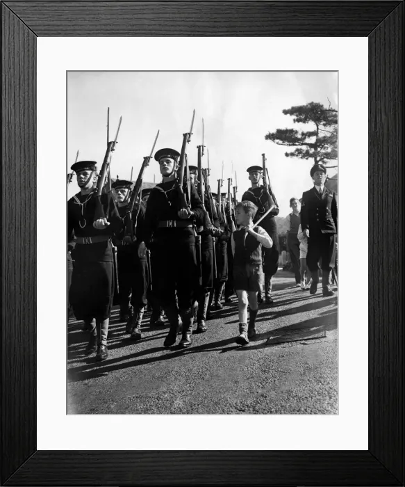 Framed Print : Marching off to war Bobbie Lee marching beside aguard of Royal Naval sailors