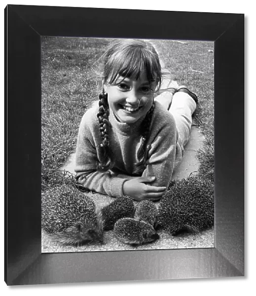 Georgina with Mum and Dad hedgehog and family. July 1974 P011694