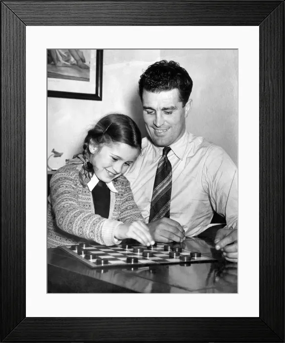 Framed Print : Father and daughter playing checkers at their Hendon Home. November 1950 P011537 Framed Print : Father and daughter playing checkers at their Hendon Home. November 1950 P011537