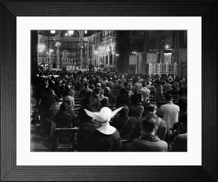 Framed Print : Roman catholic day of Intersession. High mass at Westminster Cathedral