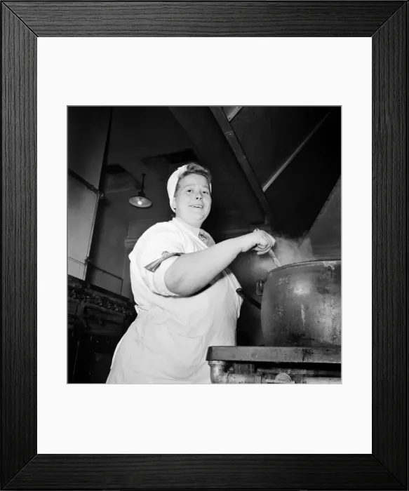 Framed Print : Staff Sargeant Edna Laister aged 29, joined the WRAC 10 years ago weighing 17 stone Framed Print : Staff Sargeant Edna Laister aged 29, joined the WRAC 10 years ago weighing 17 stone