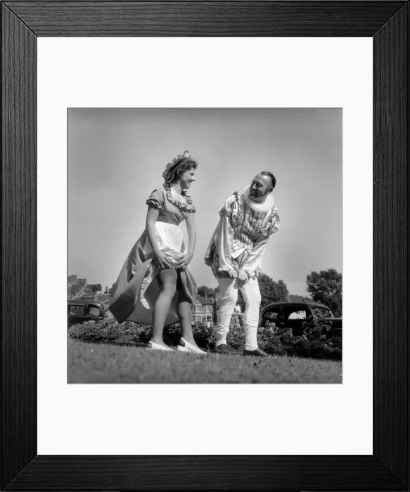 Framed Print : Elizabethans Bowls Tournament, Barry the Second in the costume Framed Print : Elizabethans Bowls Tournament, Barry the Second in the costume