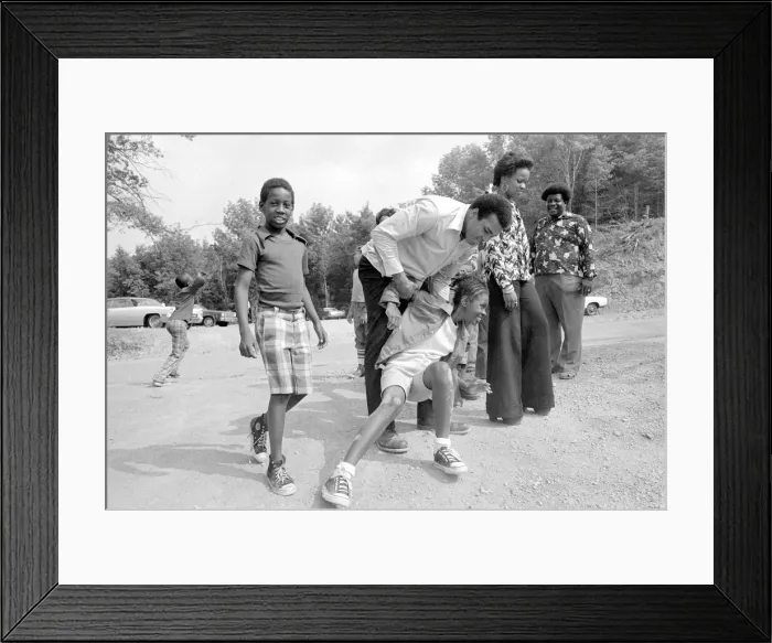 Framed Print : Muhammad Ali (Cassius Clay) training at his Pennsylvanian mountain retreat for his fight Framed Print : Muhammad Ali (Cassius Clay) training at his Pennsylvanian mountain retreat for his fight