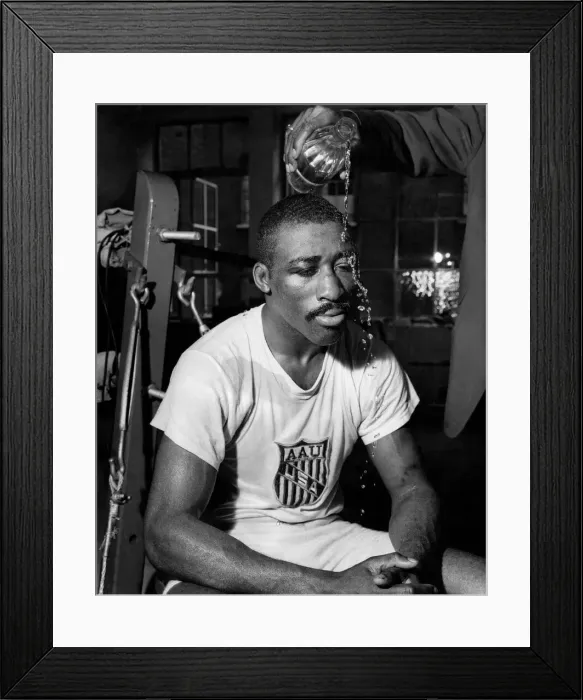 Framed Print : A cooler on a hot day for American boxer Randy Sandy. May 1959 P011474 Framed Print : A cooler on a hot day for American boxer Randy Sandy. May 1959 P011474