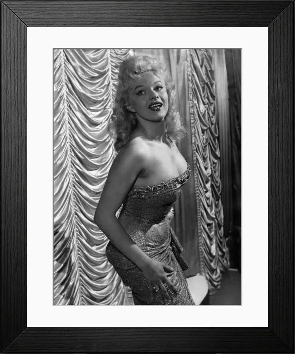 Framed Print : When Cabaret singer Vanda Hudson joined the summer show on Blackpool Framed Print : When Cabaret singer Vanda Hudson joined the summer show on Blackpool