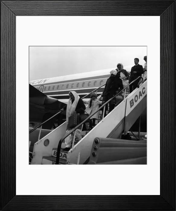 Framed Print : Sikh family seeking immigration in UK February 1970 arriving at Heathrow from Kenya Framed Print : Sikh family seeking immigration in UK February 1970 arriving at Heathrow from Kenya