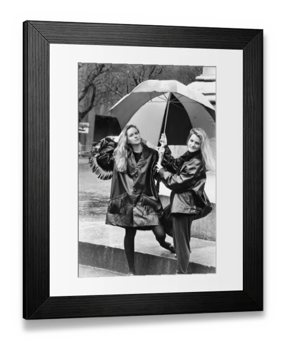 Framed Print : Wendy Smith (left) vocalist with Prefab Sprout in fringed jacket