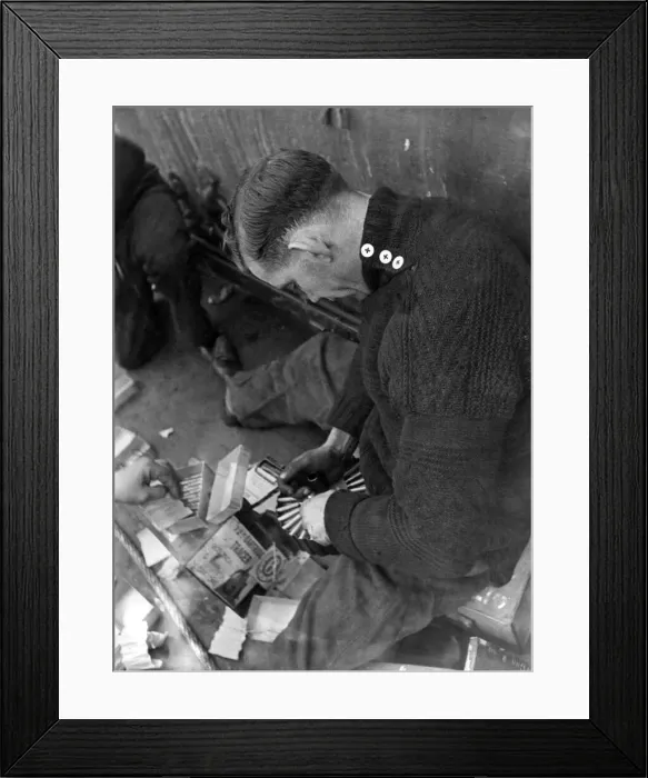 Framed Print : Loading amunition for a Lewis Gun. February 1940 P012259 Framed Print : Loading amunition for a Lewis Gun. February 1940 P012259