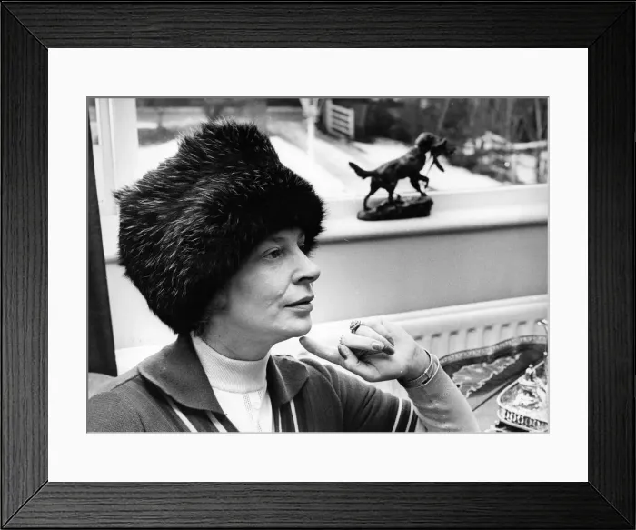 Framed Print : Elizabeth Dickson sporting a fur hat Framed Print : Elizabeth Dickson sporting a fur hat