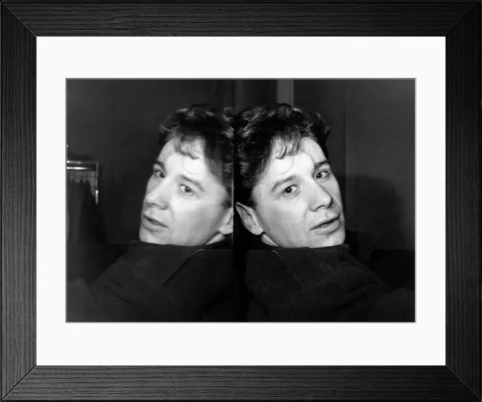 Framed Print : Jim Kerr of pop group Simple Minds. Circa 1988 P011469