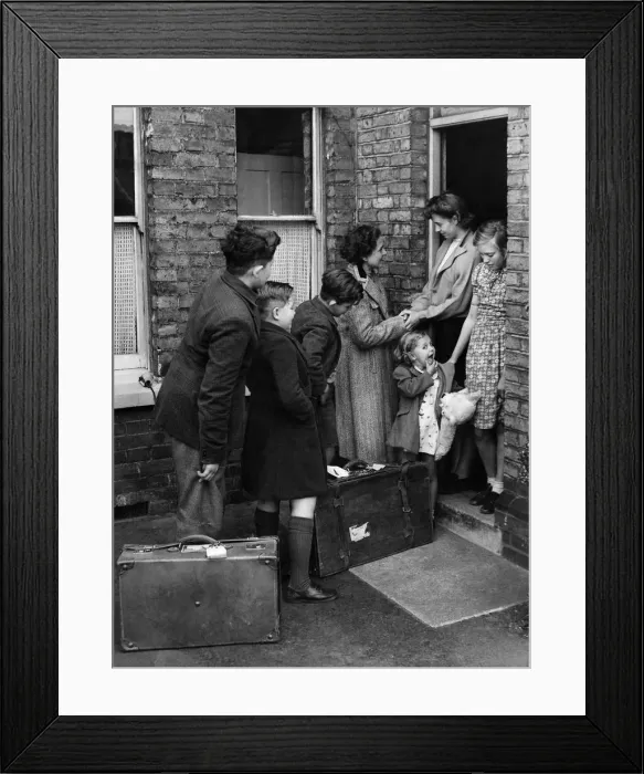 Framed Print : World War II Refugees. The holloway family arriving at home of their fathers sister Framed Print : World War II Refugees. The holloway family arriving at home of their fathers sister