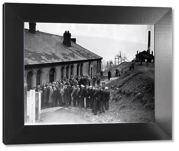 Welsh miners on strike drew their last full weeks pay to-day at Nine Mile Point