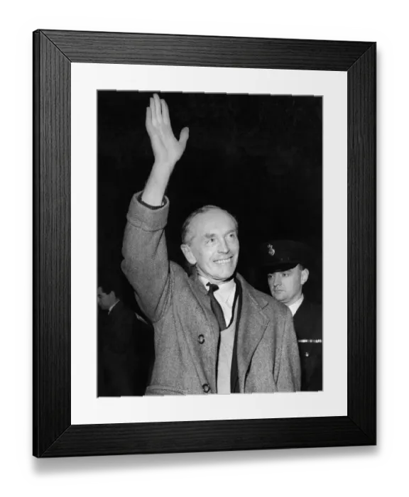 Framed Print : A wave from Sir Alec Douglas-Home after alighting from the aircraft