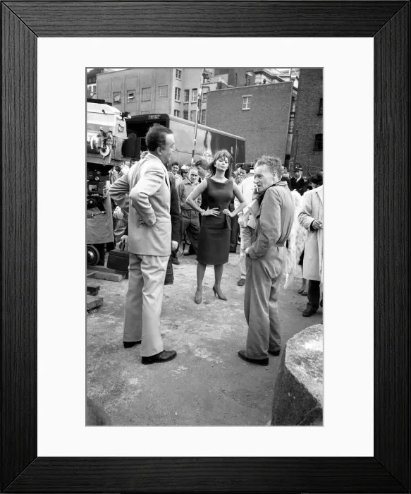 Framed Print : Sophia Loren filming The Millionairess'at London Bridge. June 1960 M4468-007 Framed Print : Sophia Loren filming The Millionairess'at London Bridge. June 1960 M4468-007