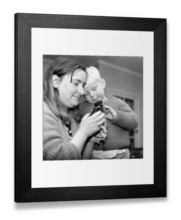 Framed Print : Mrs. Shirley Pickering 23 of Nelson, Lancashire with Jimmy Framed Print : Mrs. Shirley Pickering 23 of Nelson, Lancashire with Jimmy