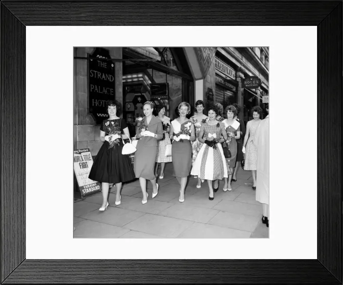Framed Print : Women at the Strand Palace Hotel. June 1960 M4491-004 Framed Print : Women at the Strand Palace Hotel. June 1960 M4491-004