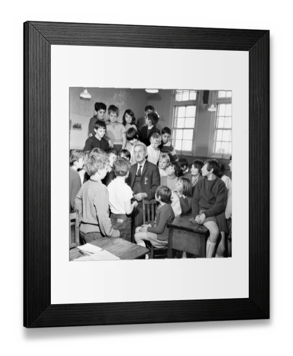 Framed Print : 83 year old Percy Dunlop who has just been awarded the MBE